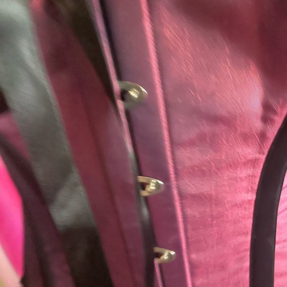 Playgirl corset in a beautiful iridescent purple color in size 24 - Picture 4 of 8